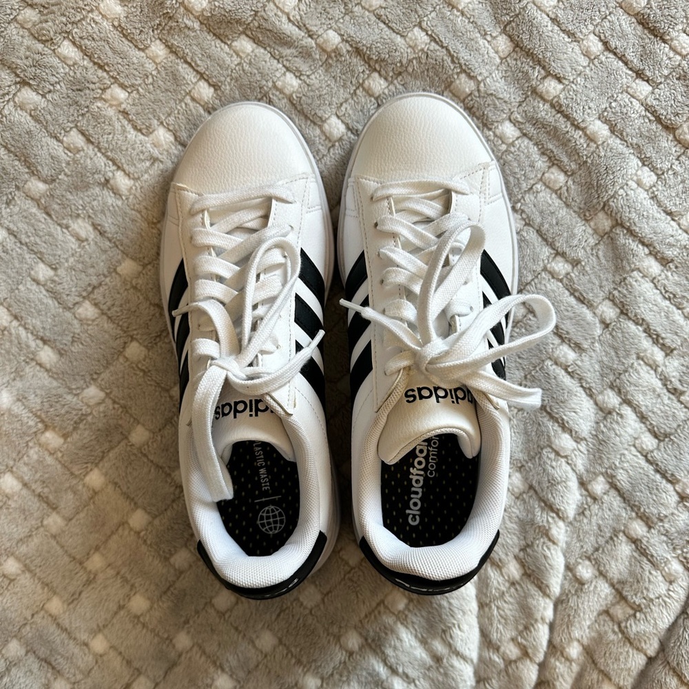 ADIDAS SNEAKERS 🤍🖤